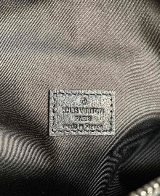 WIS DISCOVERY VUITTON LOUIS BUMBAG 0126